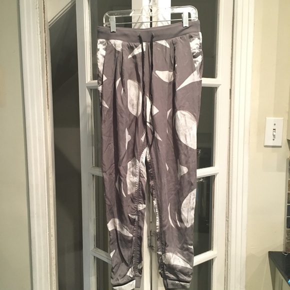 lululemon athletica Pants - Lululemon Trousers size 4